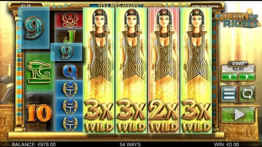 Queen of Riches slot screenshot 
