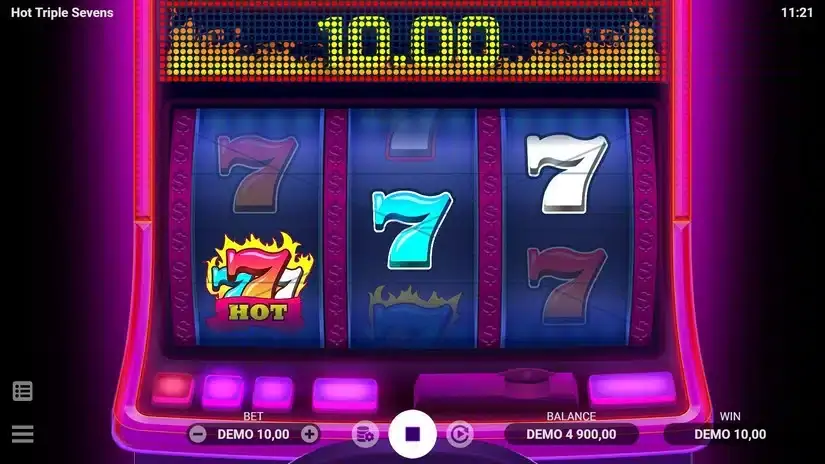Hot Triple Sevens slot screenshot 2